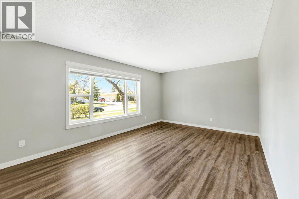 5104 54a Street Property Photo 5