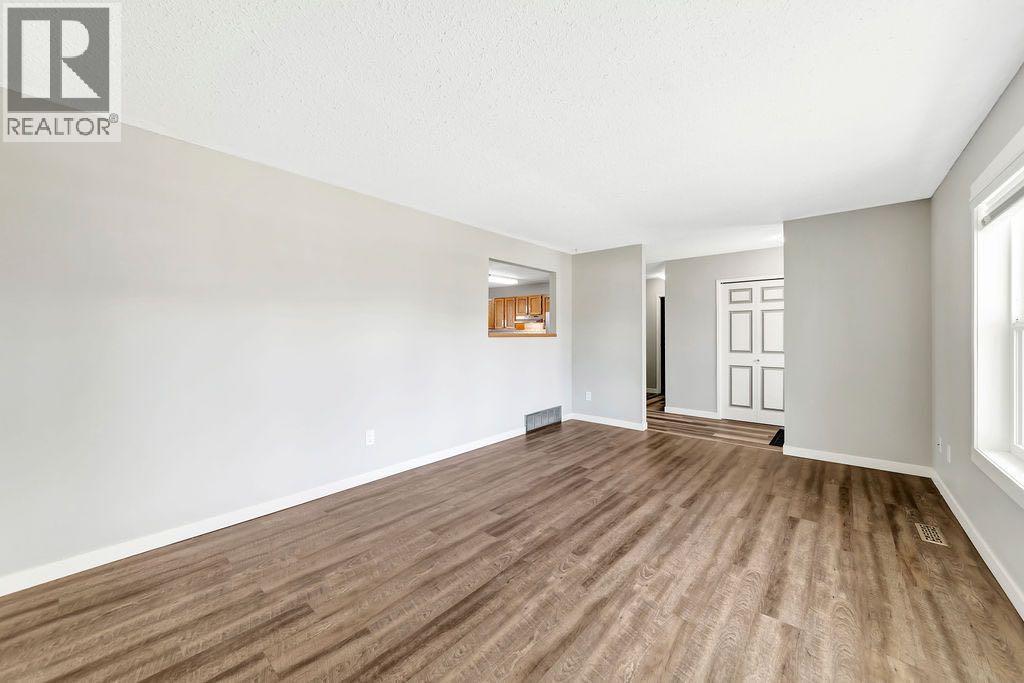 5104 54a Street Property Photo 6