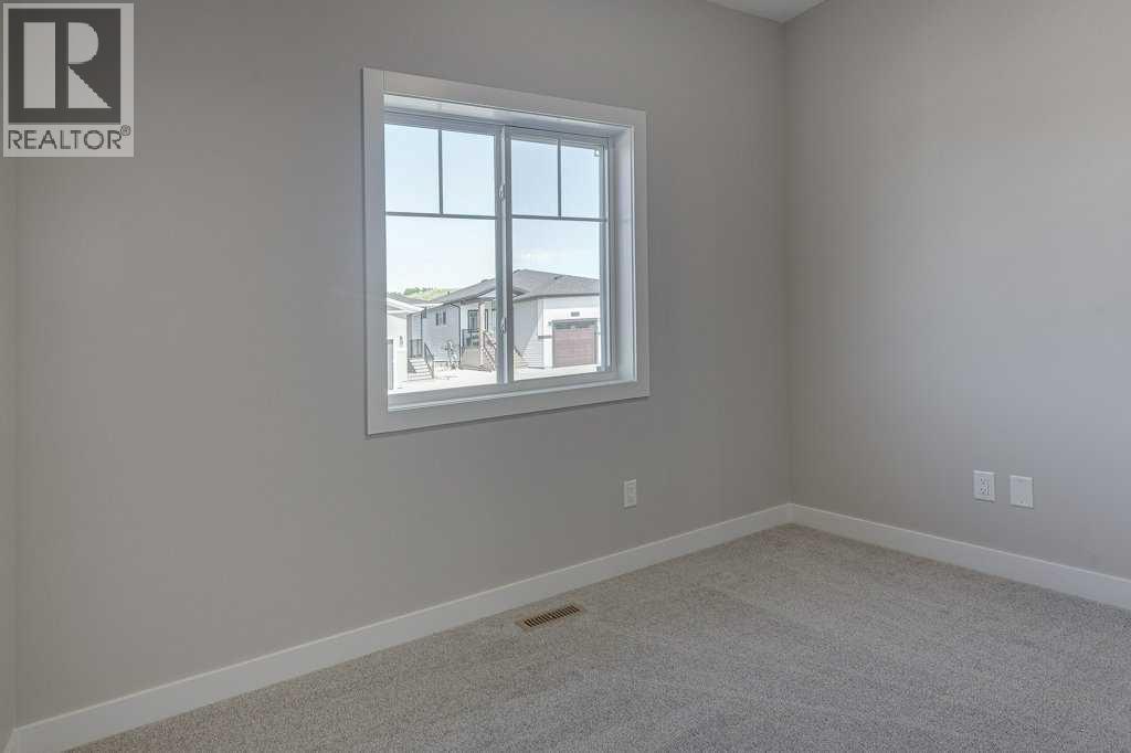 15 Ellington Crescent Property Photo 15