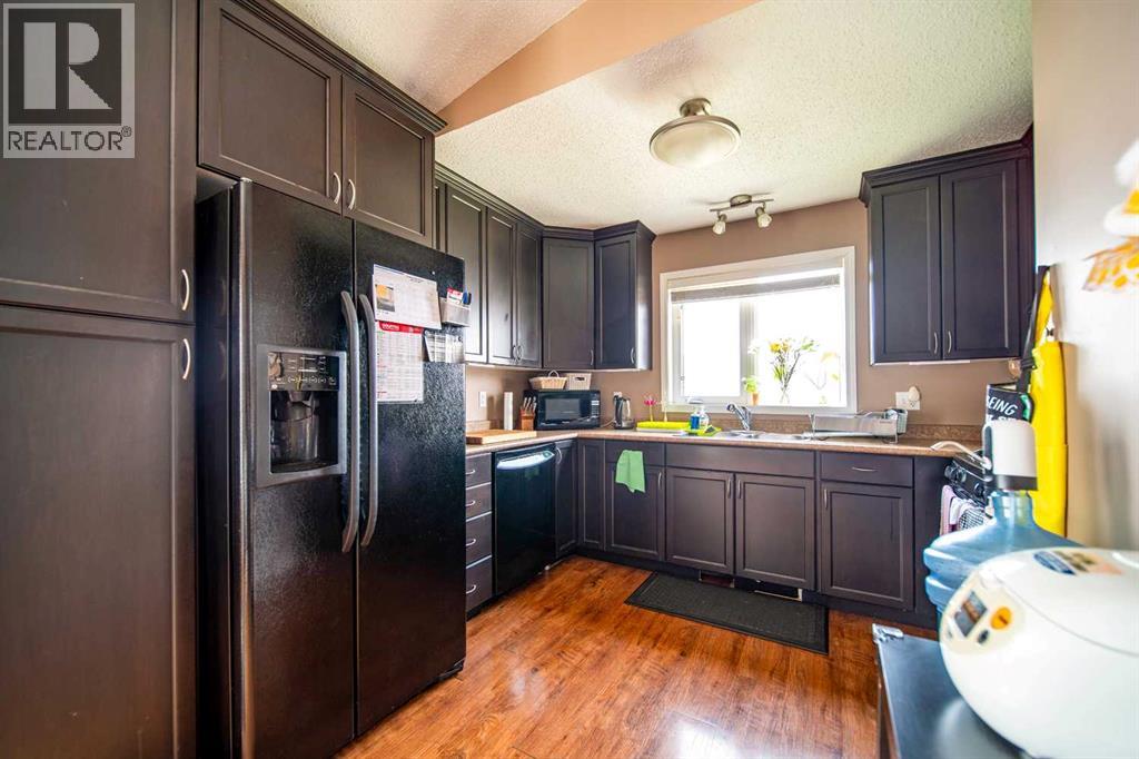 1025 30 Street Property Photo 2