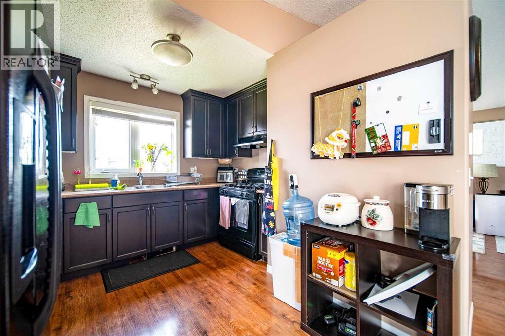 1025 30 Street Property Photo 3