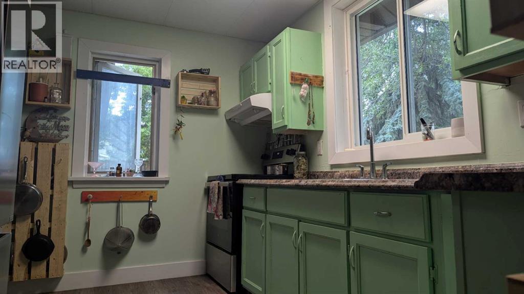 5028 52 Street Property Photo 5