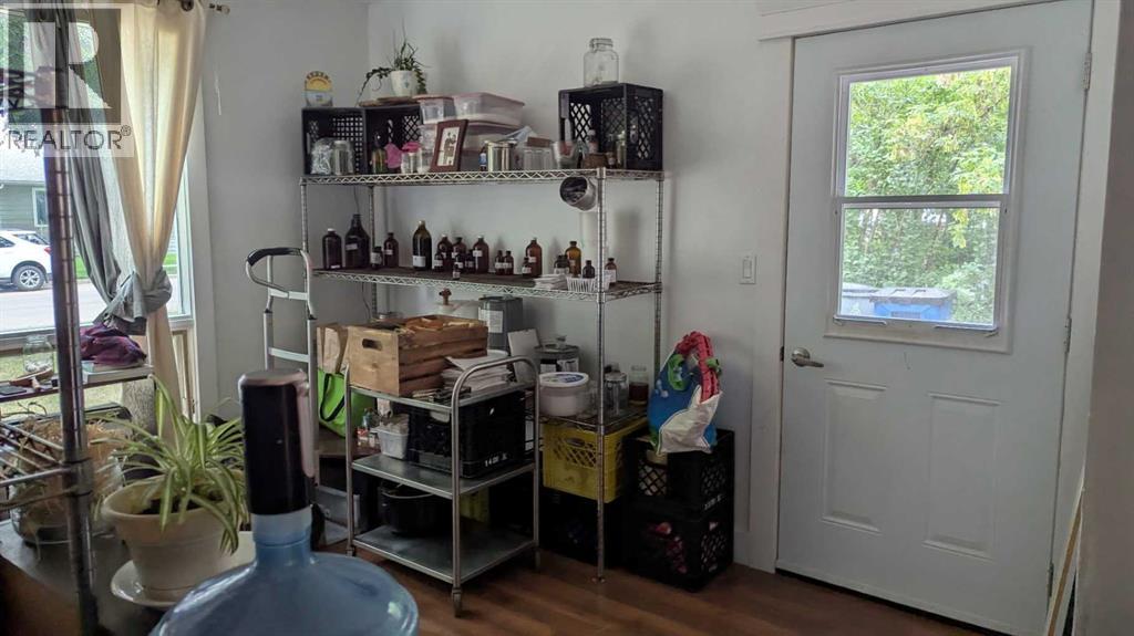 5028 52 Street Property Photo 8
