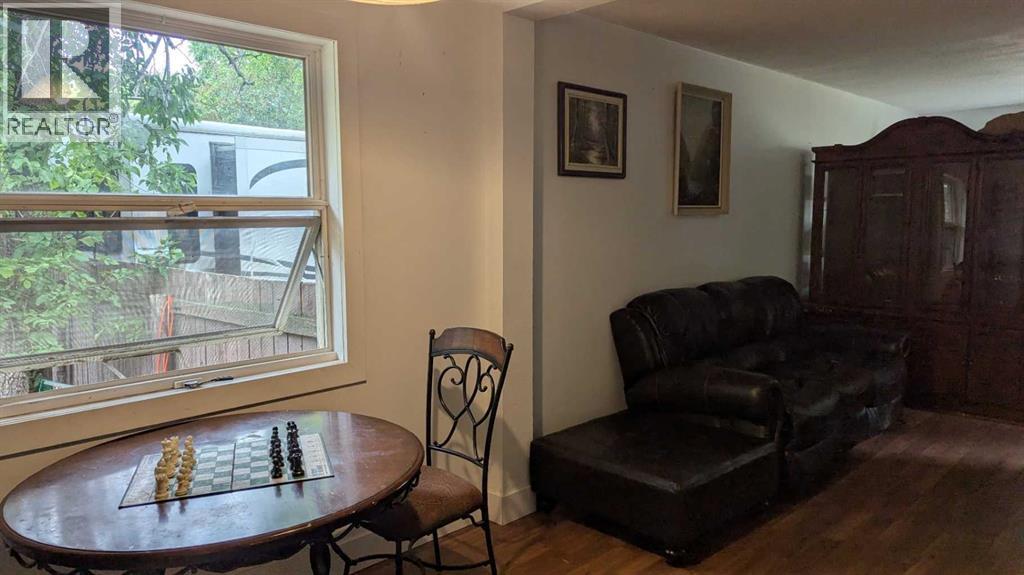 5028 52 Street Property Photo 11