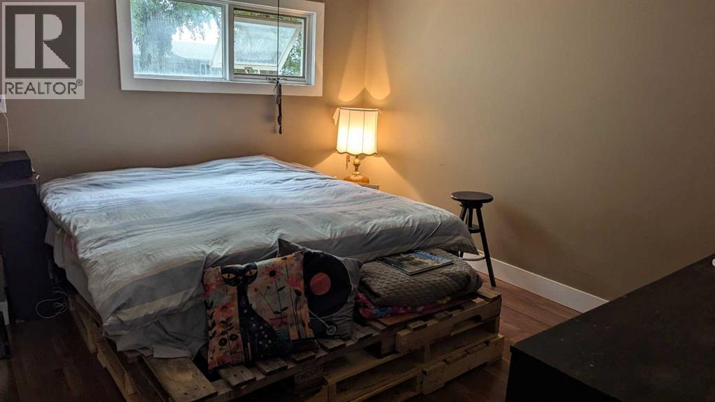 5028 52 Street Property Photo 14