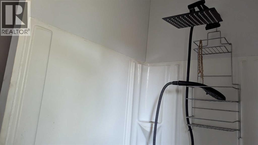 5028 52 Street Property Photo 15