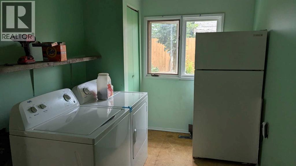 5028 52 Street Property Photo 16