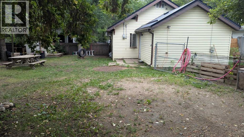 5028 52 Street Property Photo 24
