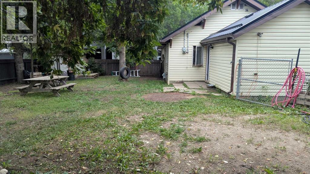 5028 52 Street Property Photo 32