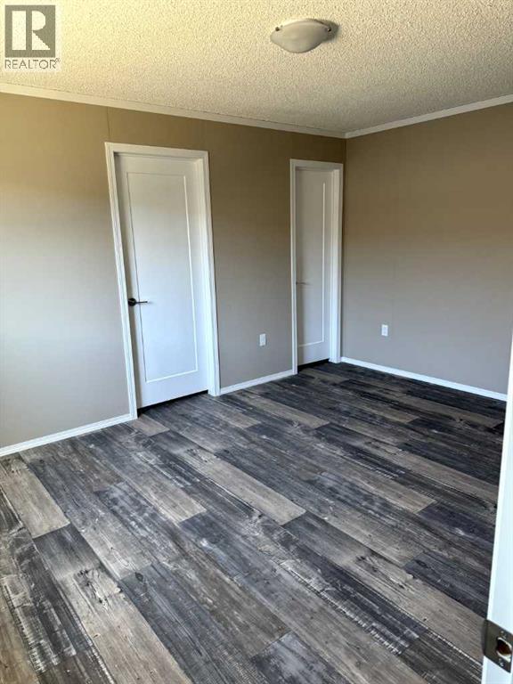 7037 & 7049 48 Street Property Photo 5