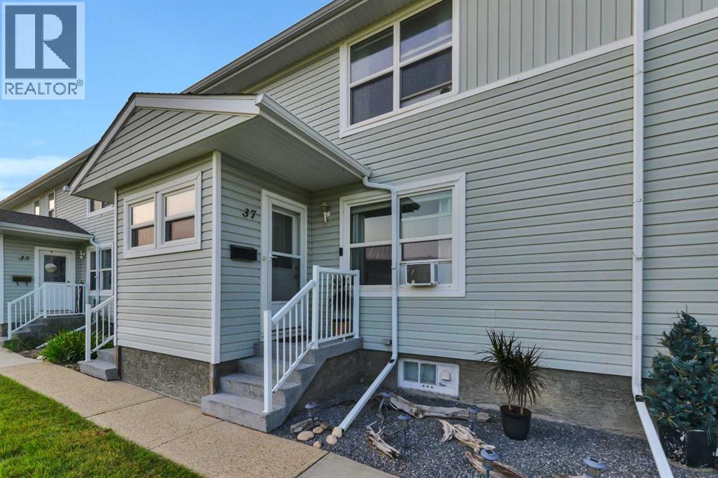 37 Poplar Crescent Property Photo 1