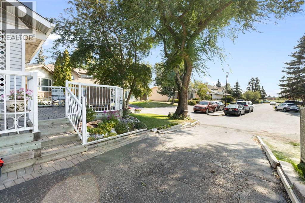 243 Radcliffe Place Se Property Photo 2