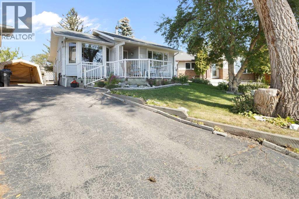 243 Radcliffe Place Se Property Photo 3