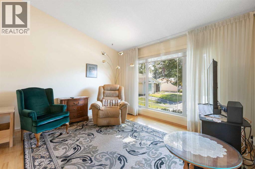 243 Radcliffe Place Se Property Photo 7