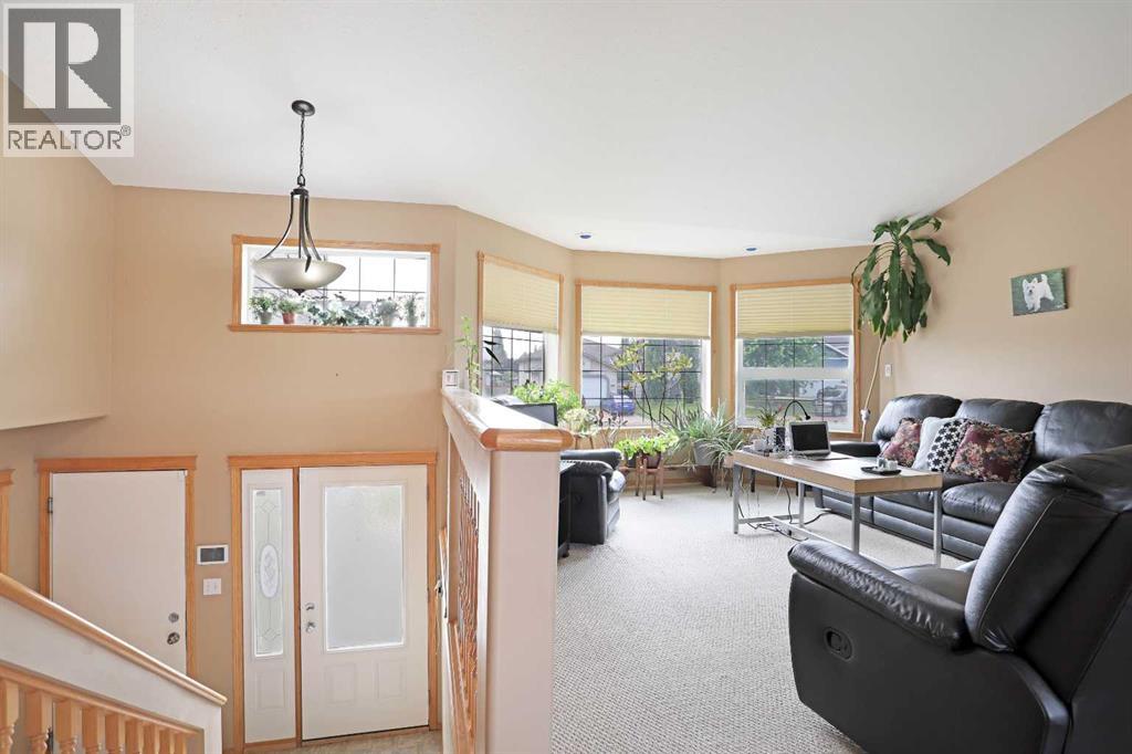 372 Lake Stafford Drive E Property Photo 4