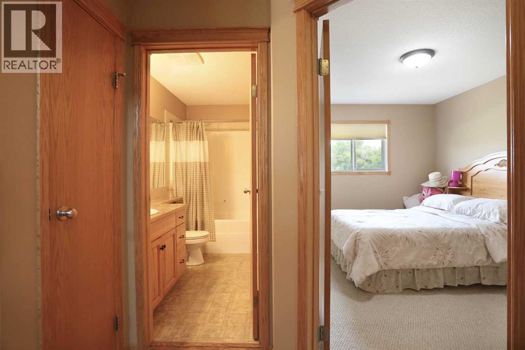 372 Lake Stafford Drive E Property Photo 20