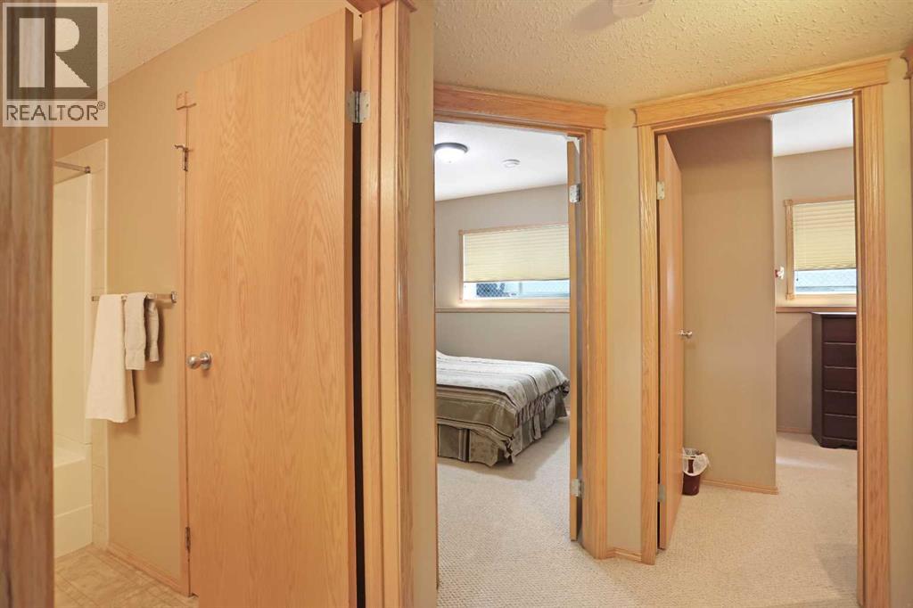 372 Lake Stafford Drive E Property Photo 29
