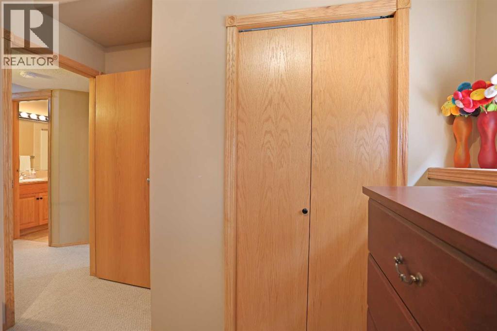 372 Lake Stafford Drive E Property Photo 32