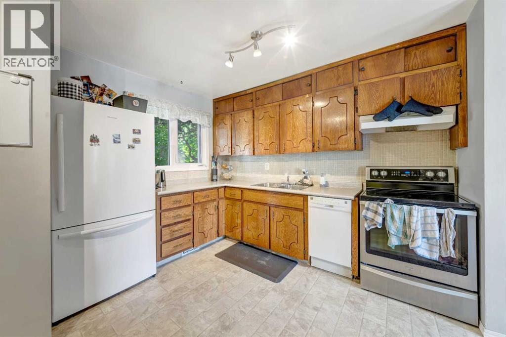 3009 49 Avenue Property Photo 8