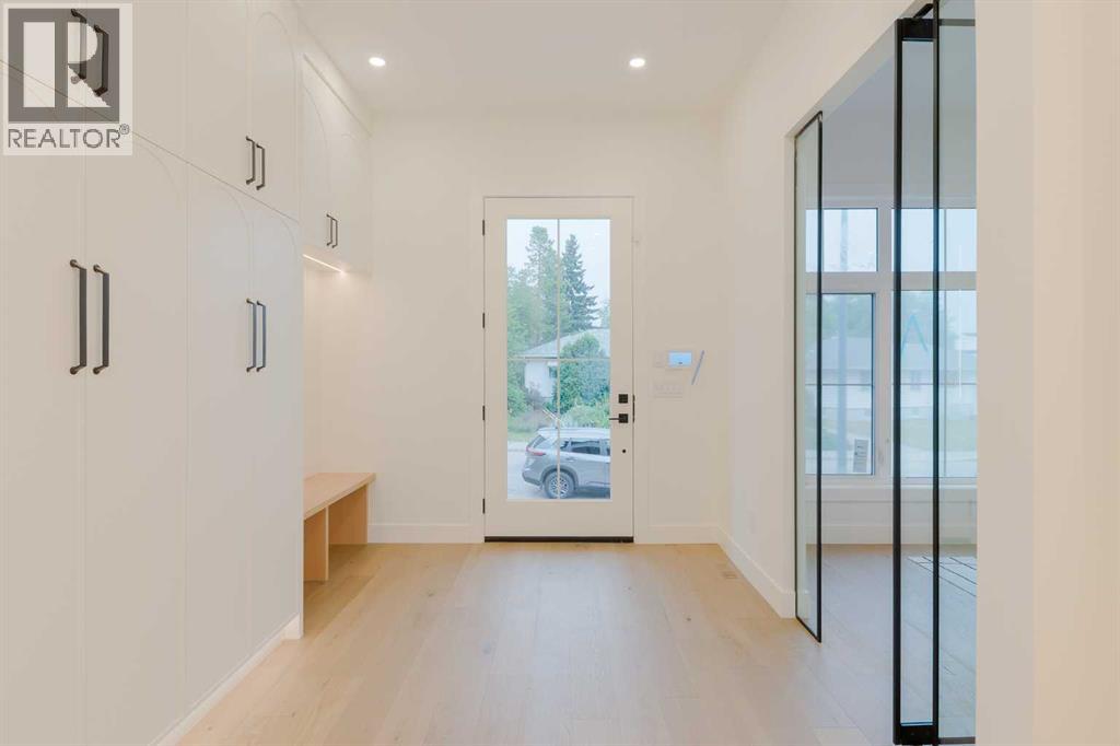 2207 Victoria Crescent Nw Property Photo 4