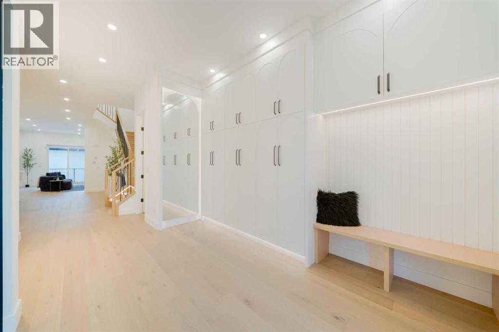 2207 Victoria Crescent Nw Property Photo 6