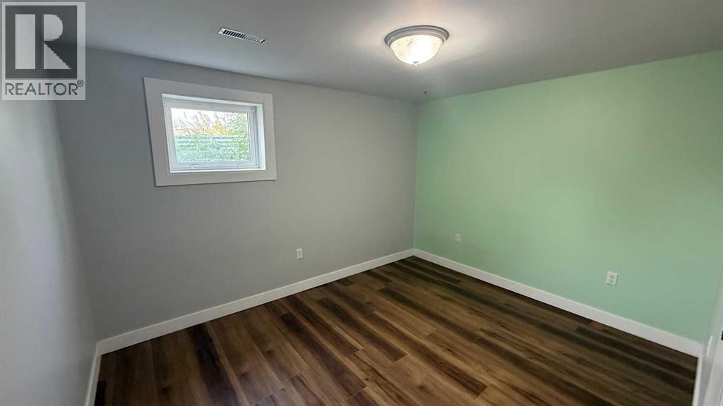 275 7 Street Se Property Photo 9