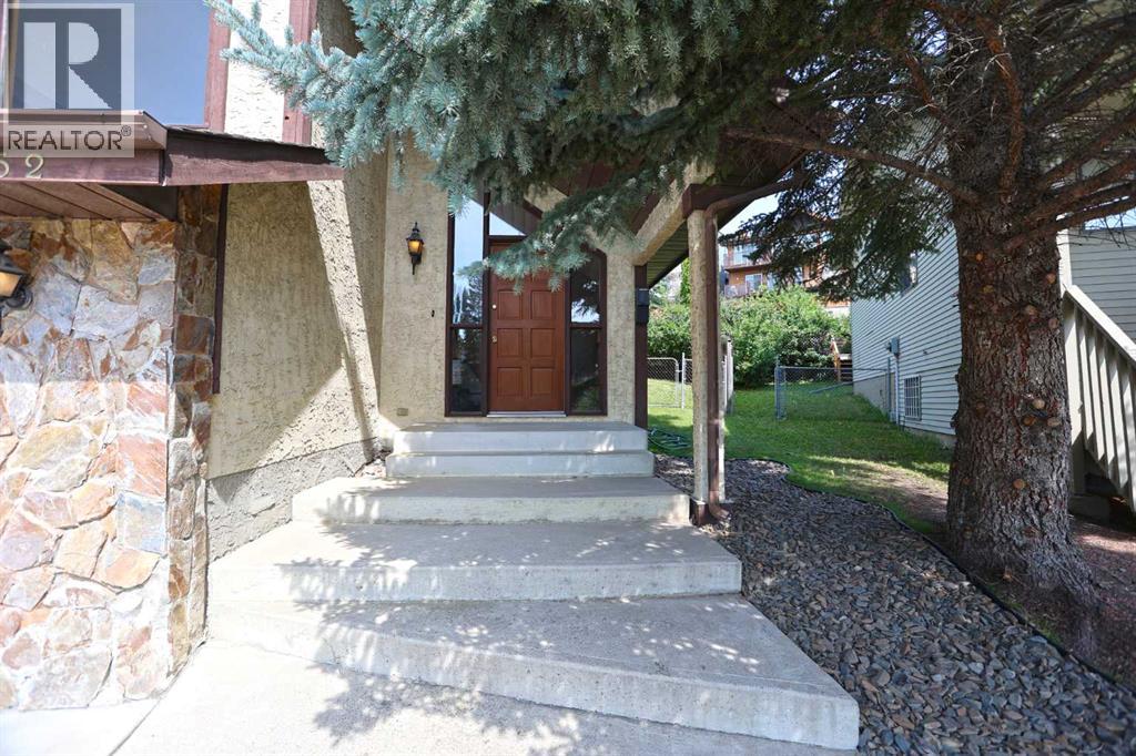 52 Edgeland Road Nw Property Photo 5
