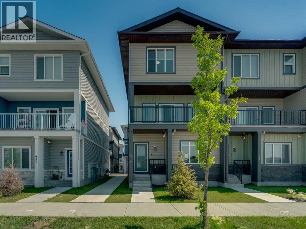 414 Corner Meadows Square Ne Photo de la propriété 1