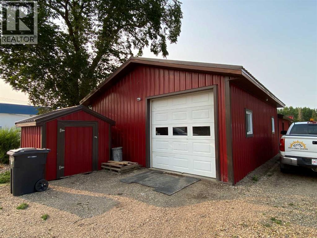 503 2 Avenue E Property Photo 3
