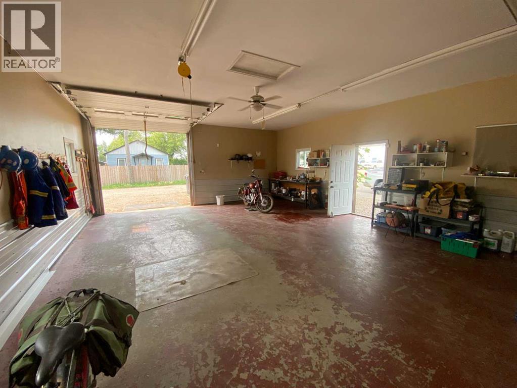 503 2 Avenue E Property Photo 8