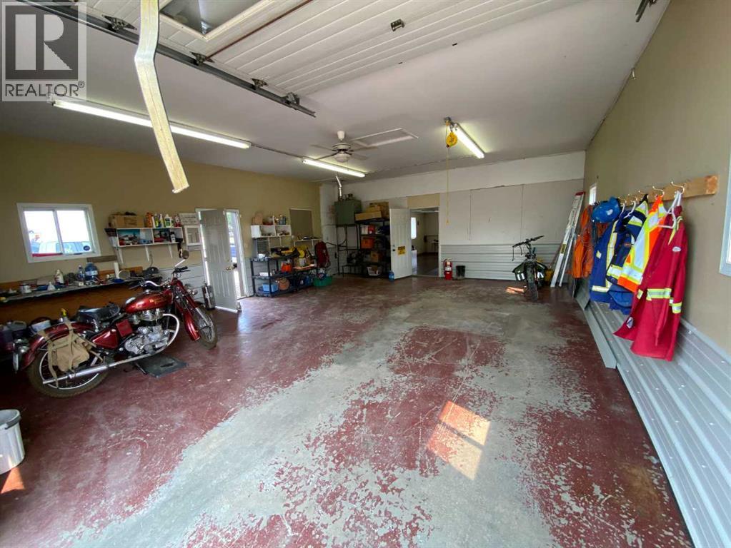 503 2 Avenue E Property Photo 12