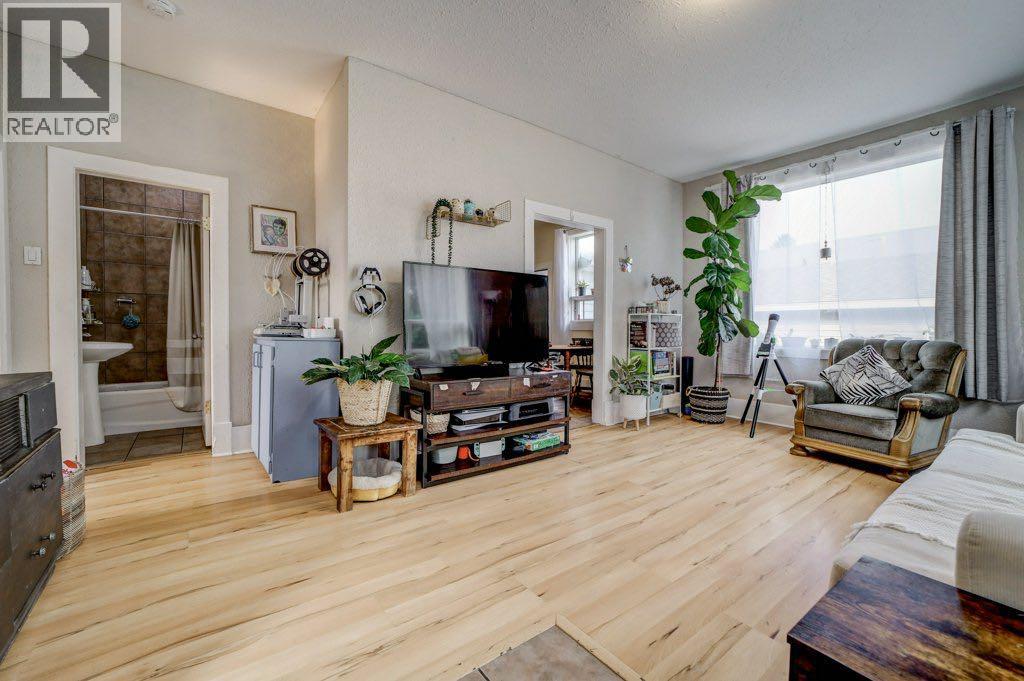 12316 21 Avenue Property Photo 3