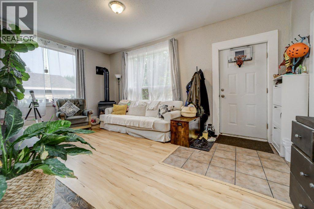 12316 21 Avenue Property Photo 5