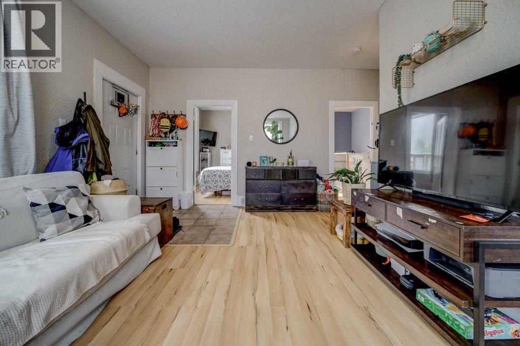 12316 21 Avenue Property Photo 6