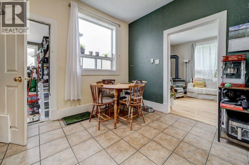 12316 21 Avenue Property Photo 9