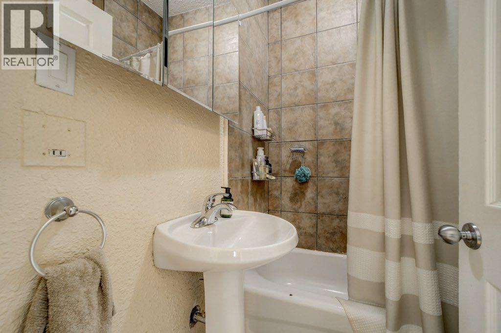 12316 21 Avenue Property Photo 14