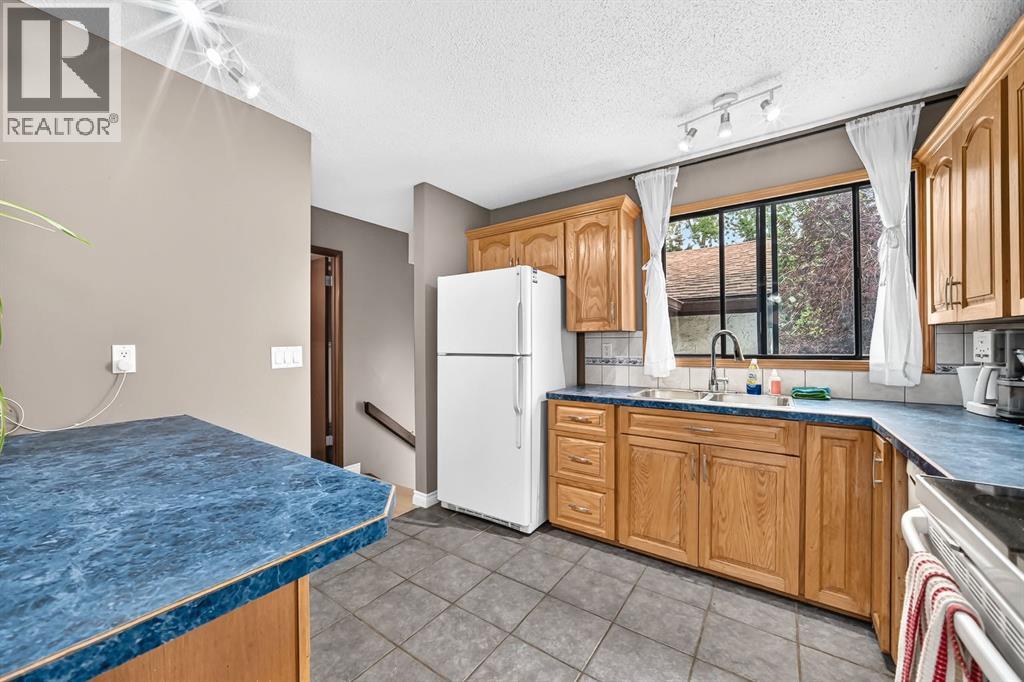 961 Ranchview Crescent Nw Property Photo 7