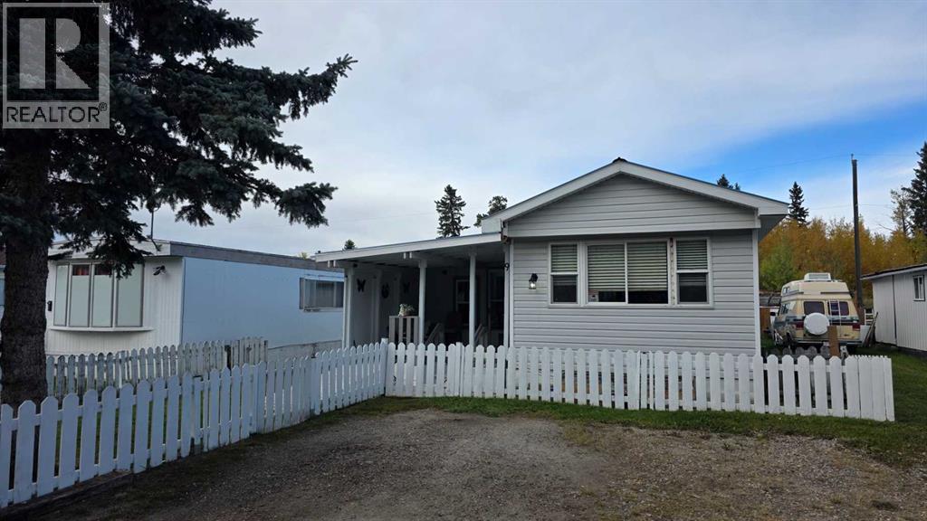 5235 50 Street Property Photo 1