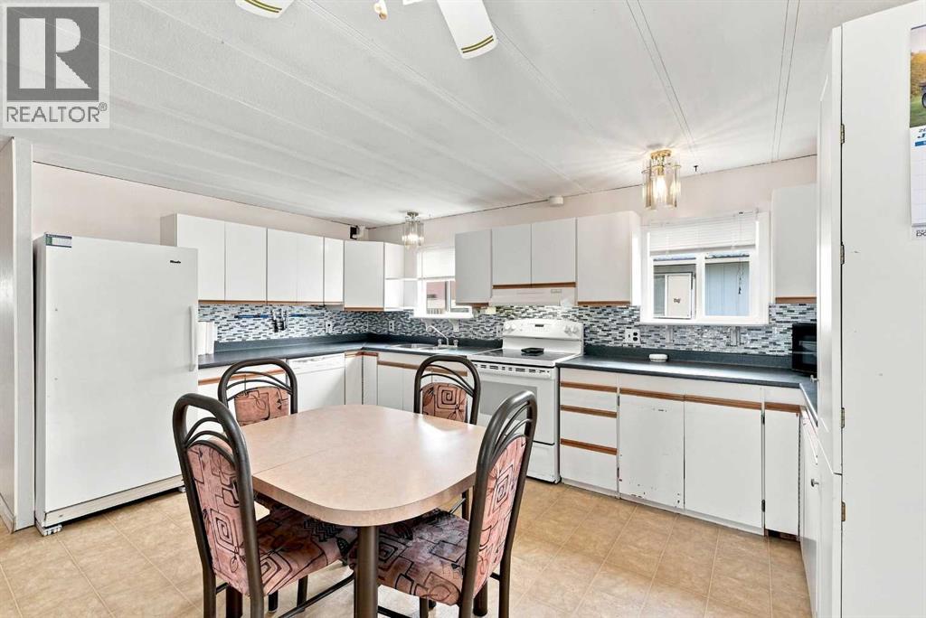 5235 50 Street Property Photo 7