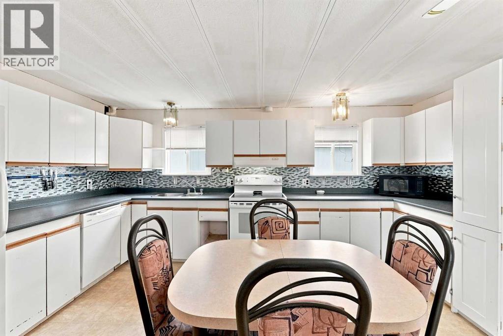 5235 50 Street Property Photo 10