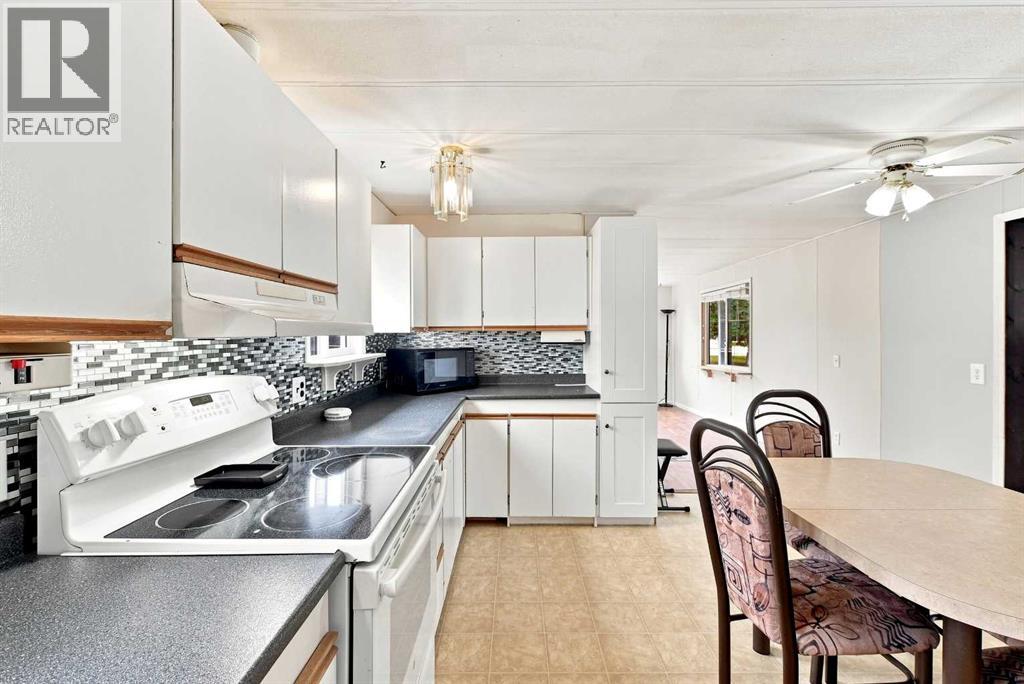 5235 50 Street Property Photo 11