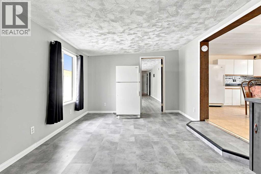 5235 50 Street Property Photo 12