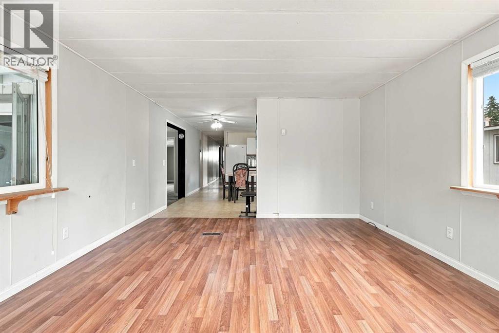5235 50 Street Property Photo 13