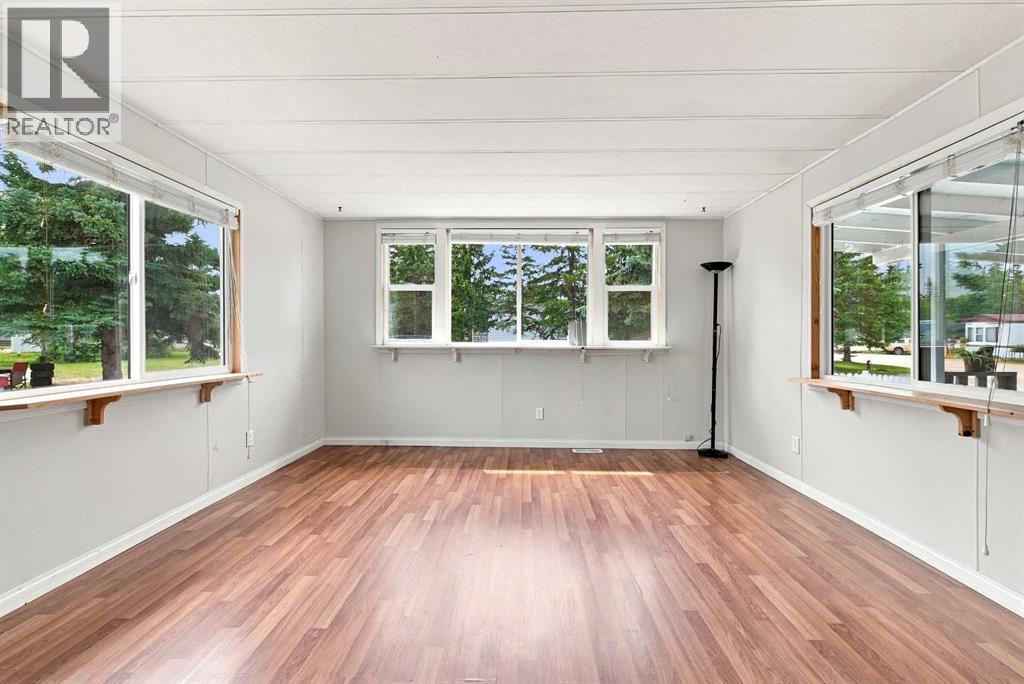 5235 50 Street Property Photo 14