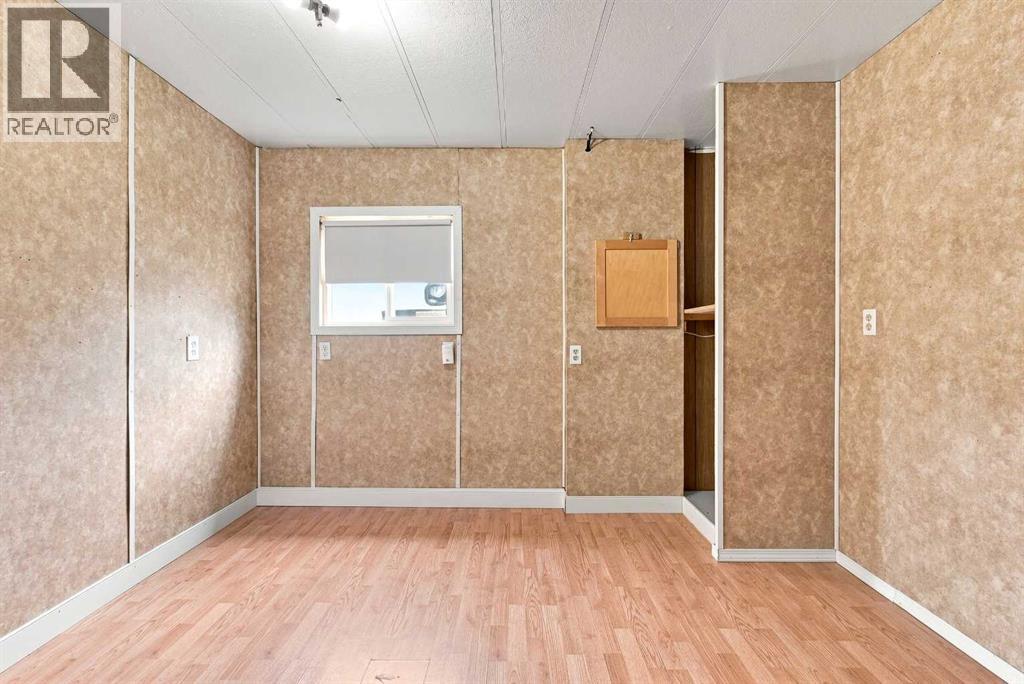 5235 50 Street Property Photo 19
