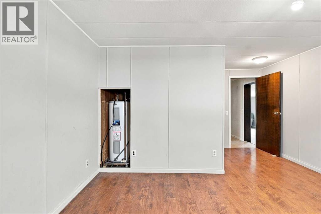 5235 50 Street Property Photo 22