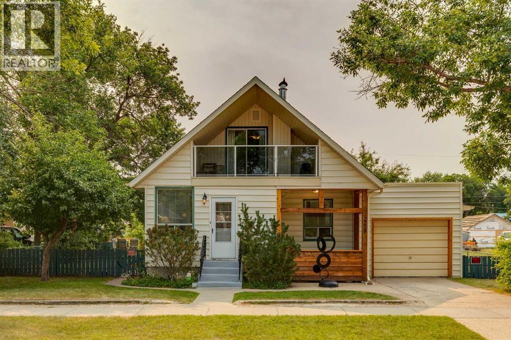 2209 22 Street Property Photo 1