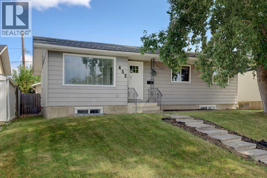 452 Queen Alexandra Way Se Property Photo 1