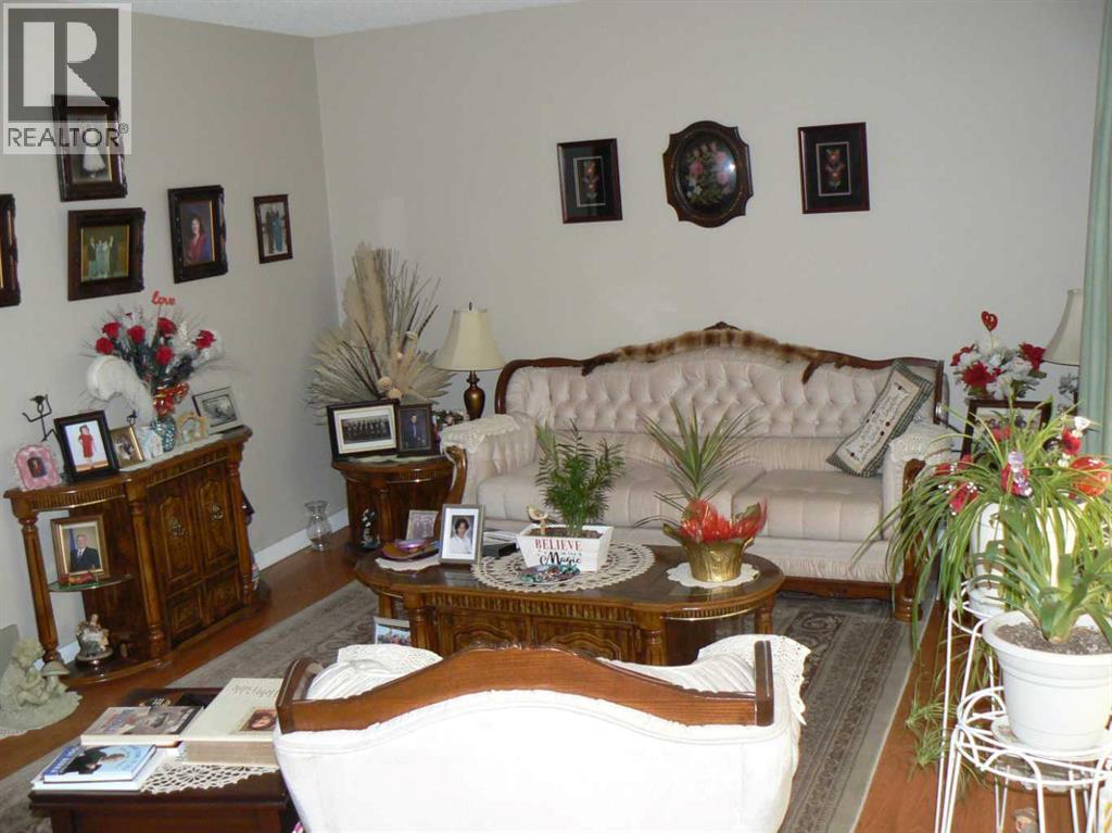 4844 57 Avenue Property Photo 4