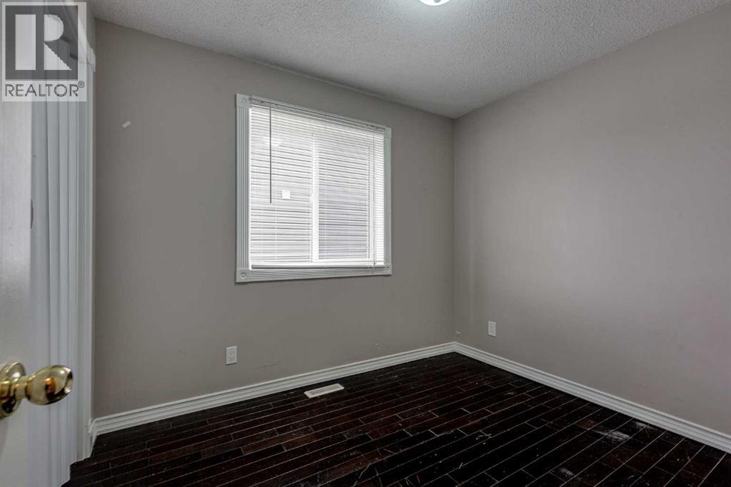 24 Mackenzie Crescent Property Photo 18